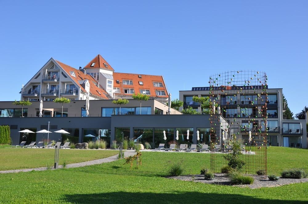 Hotel Traube Am See Friedrichshafen Extérieur photo